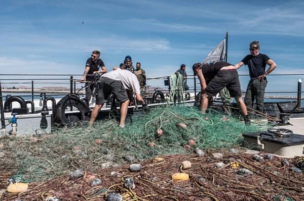 Źródło plastiku w oceanie - W ramach operacji Milagro załoga Sea Shepherd wyłowiła kilometry sieci na Morzu Korteza