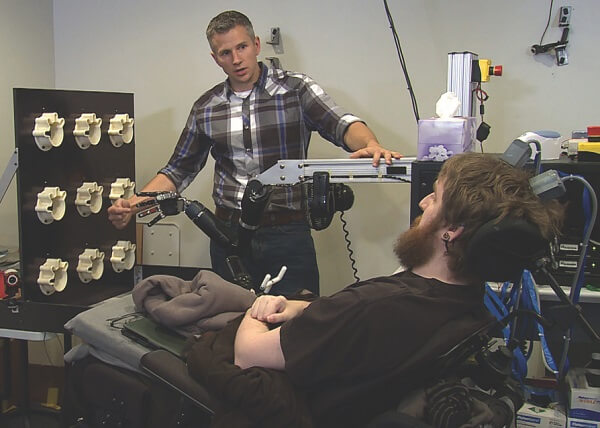 Nathan, uczestnik programu DARPA Revolutionizing Prosthetics